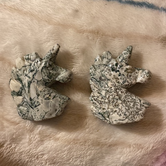 Moss Agate Unicorn - Picture 2 of 7